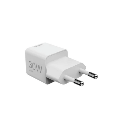 Das Hama 30W Schnellladegerät (Weiß) USB-C von HandyOase ist ein kompaktes GaN-Wandladegerät für europäische Steckdosen, das schnelles Laden und auf einem schlichten weißen Hintergrund präsentiert wird.